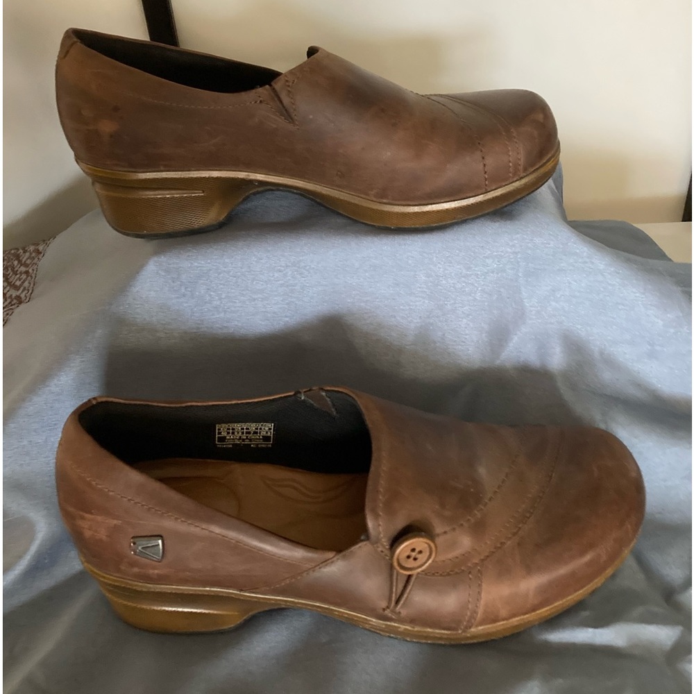 Womens KEEN leather slip on loafer